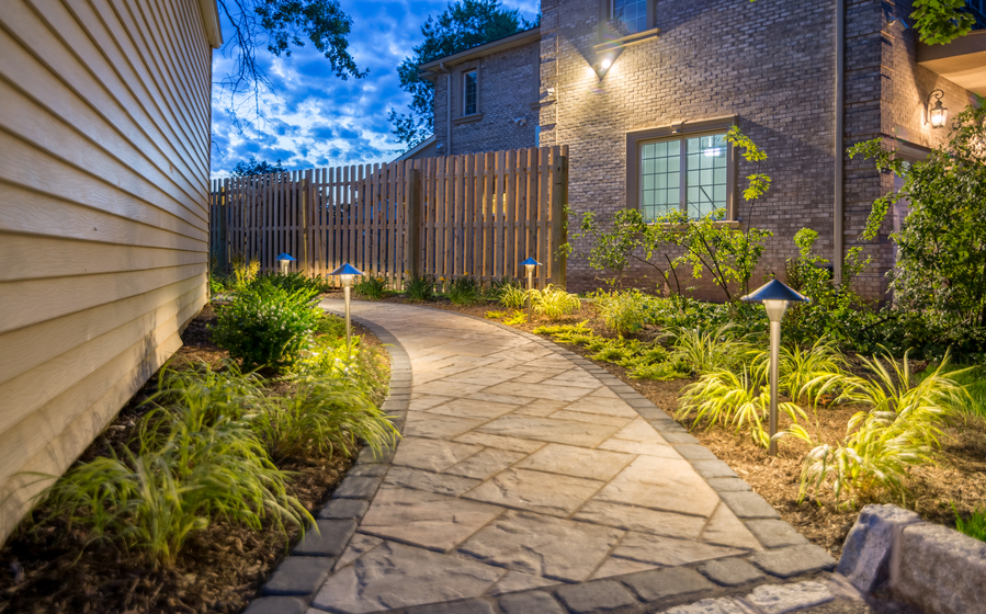 How Landscape Lighting Extends Outdoor Entertainment Hours